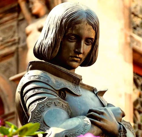 Statue 2